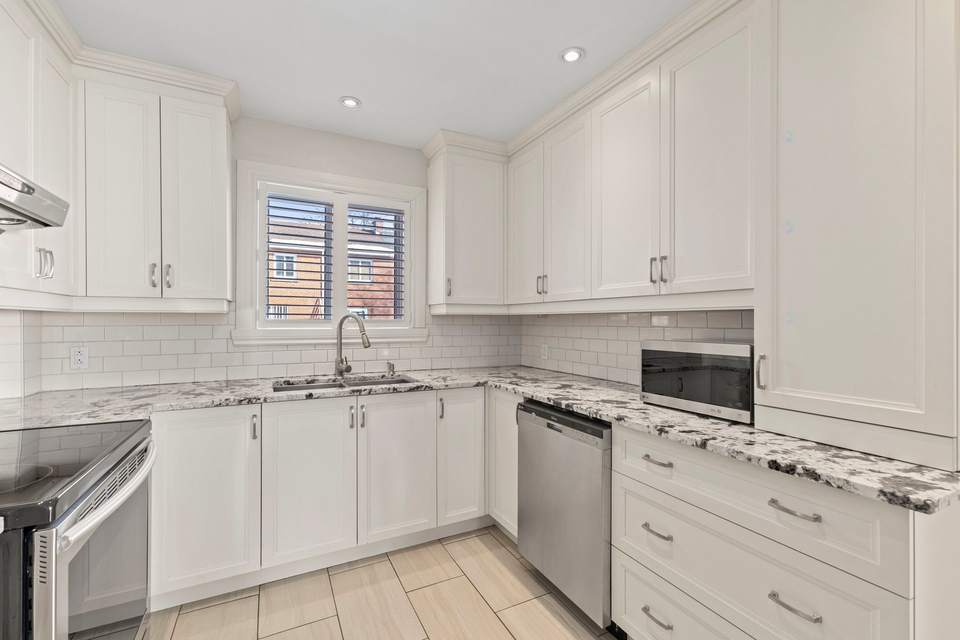 Kitchen at 325 Rue Gratton, Saint-Laurent — sold by Paul